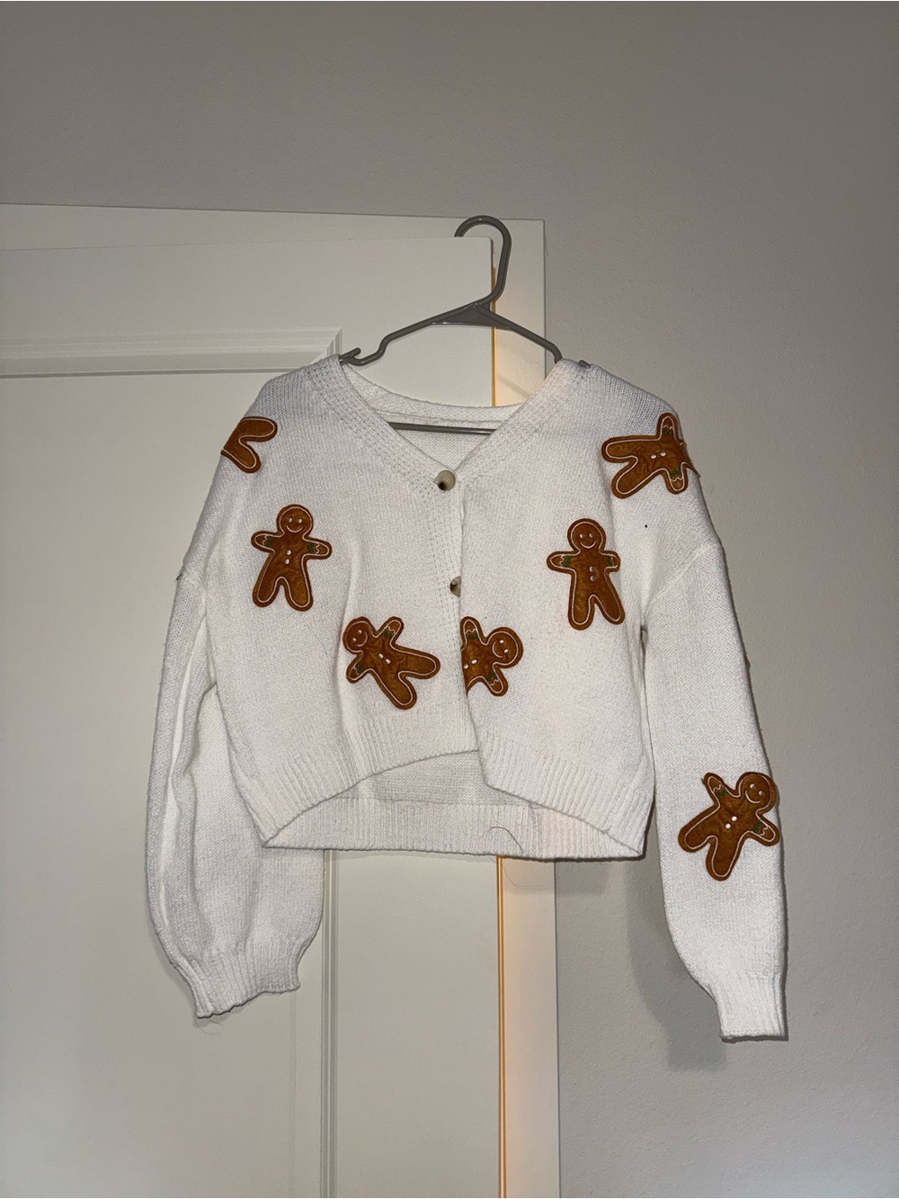 SHEIN White Cropped Cardigan with Gingerbread Appliqués